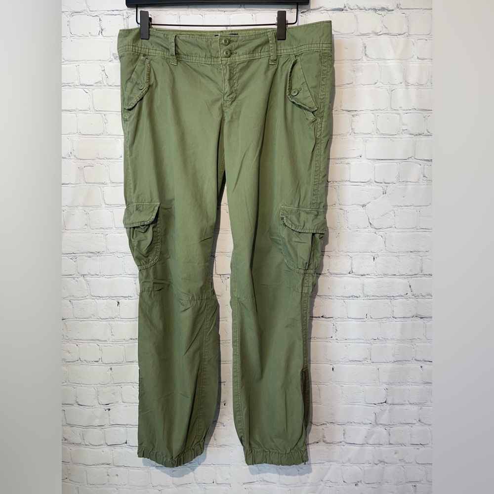 AE Outfitters size 6 olive green